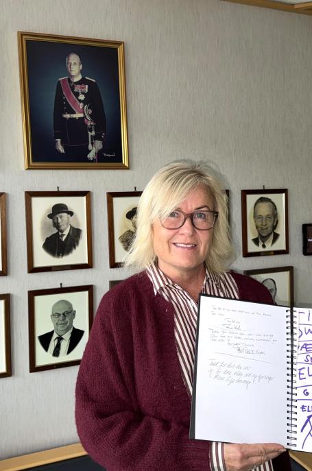 Lenkje til artikkel: Kondolansane på veg til Slottet